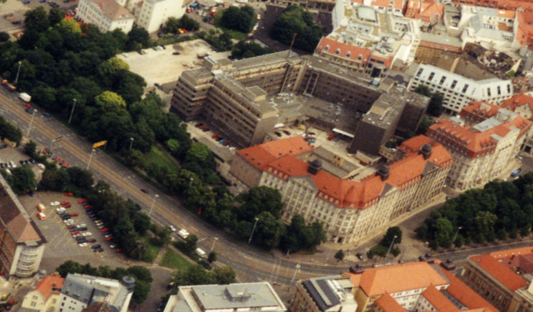 Das Areal der ehemaligen Stasi-Zentrale und der Volkspolizei nach der Friedlichen Revolution in den 1990er Jahren, GMRE (Andre Rotter, F.A.30162)